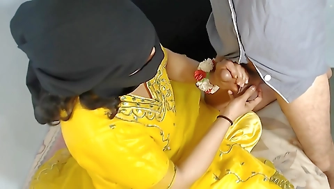 Hot Indian Bhabhi On Her Wedding Night Giving Handjobbb To Devar