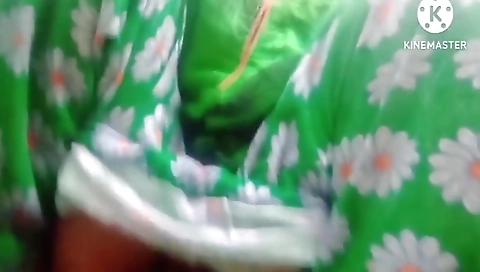 Desi Bhabhi Jungle Me Jackie Phone Pe Boyfriend Say Bat Ke