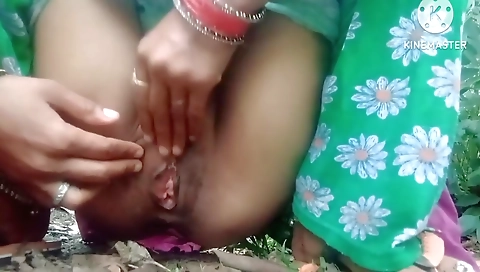 Desi Bhabhi Jungle Me Jackie Phone Pe Boyfriend Say Bat Ke