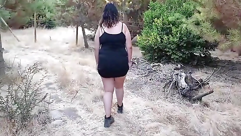Bbw Flashing In The Woods
