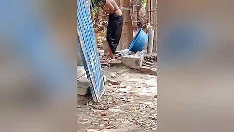 Today Exclusive-village Bhabhi Outdoor Bathing 3