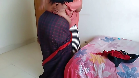 Amazon Delivery Man Came To Deliver Bra And Fucked Indian Sexy Aunty While Her Husband Was Not At Home - Hindi Audio