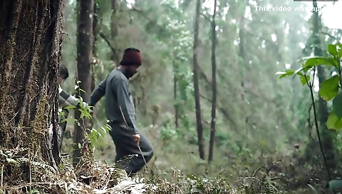 Jungle Me Rasta Bhataki Bade Dudhwali Aurat Local Guide Ke Sath Nachte Huye Khub Choda Rasta Dikhane Ke Bahane