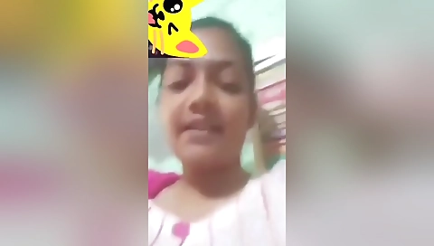 Today Exclusive -hot Desi Girl Shows Her Boobs