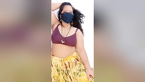 Desi Indian Aunty Ki Jawani Kya Mast Figure And Dirty Talks