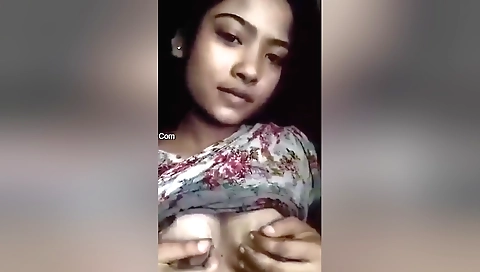 Today Exclusive-desi Girl Shows Her Boobs