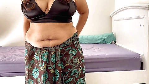 Beautiful Nri Wife Wearing Saree - Sexy Milky Boobs Cleavage - Tamil Actress