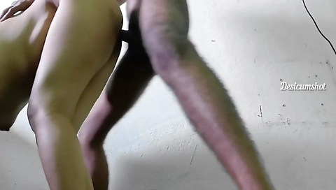 Hot Desi Randi Bhabhi Ne Apne Husband Ko Cheat Kar Ke Driver Ke Sath Doggy Style Me Apni Gand Marwali