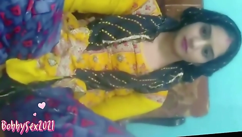 Bobby Bhabhi Was Fucked By Pizza Delivery Boy In Her House Behind Husband