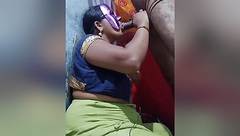 Desi Mosi Ko Lund Dikhaya To Boli Tumhara Lund Kita Mota Ha Puri Lungi