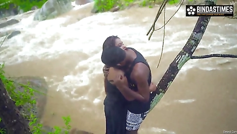 Today Exclusive -desi Couple Srabani And Suman Sex In The Open Jungle Outdoor In The Waterfall