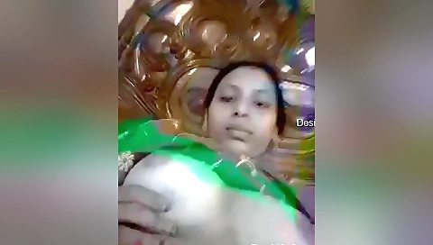 Today Exclusive -desi Bhabhi Shows Her Boobs And Pussy