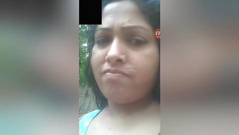 Today Exclusive -boudi Shows Her Boobs On Vc 3