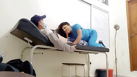 This Is Hot!! Doctor With Few Scruples Agrees To Make Homemade Porn With Her Consultation Patient