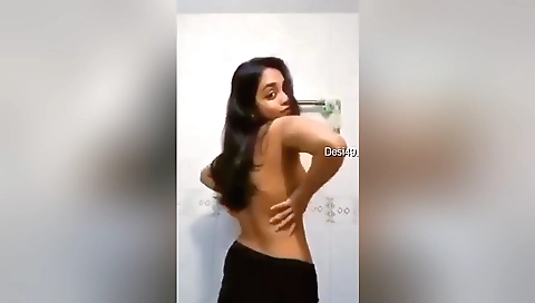 Today Exclusive- Horny Desi Girl Play With Her Boobs