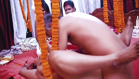 Tharki Burha Nikala Suhagraat Manane Apne teen 18+ Nai Nawali Biwiyon Ke Sath Aur Kia Kand ( Hindi Audio )