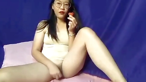 Amateur Homemade Asian Nude Masturbate Eat Strawbery 3