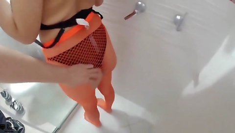 Horny Guy Fucks His Stepfathers Wife Secretly In The Bathroom - Porn In Spanish