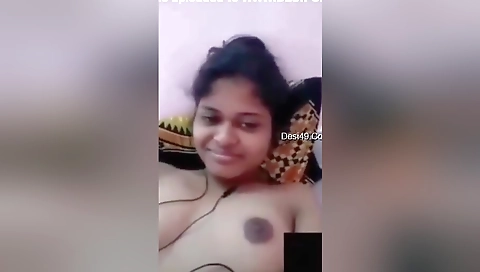 Today Exclusive- Desi Girl Shows Her Boobs