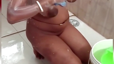 Big Booty Bathing Showering Sexy Pussy