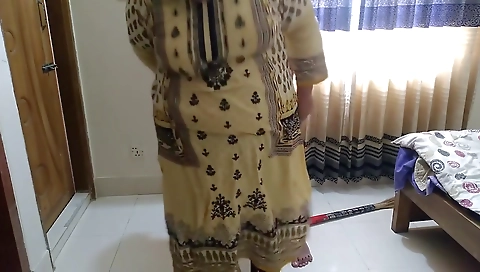 My Desi Stepmom Sweeping Room Then I Fucked Her - Big Tits & Ass (-2)
