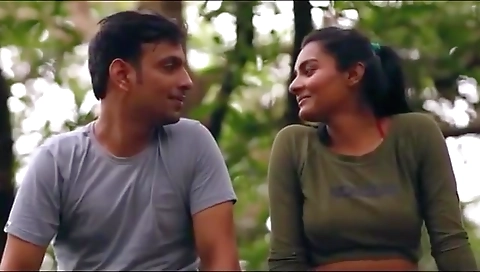 Indian Horny Babe Enjoyed Sex With Bf In Park