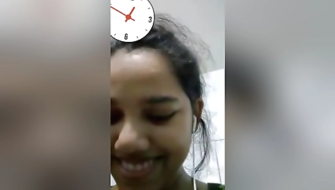 Today Exclusive -cute Desi Girl Shows Her Boobs On Vc