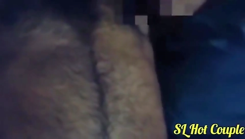 අනේ මාව තුරුල් කර ගන්නකො අයියේ. Sinhala Sex Video With Voice