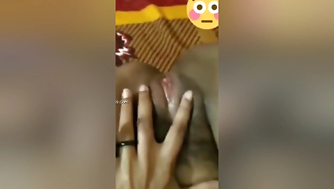 Today Exclusive -desi Village Girl Shows Her Boobs And Wet Pussy