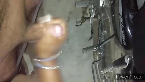Bike Par Mili Chalu Ladki Lund Pakad Kar Hilane Lagi Oe Blowjob Ka Bola