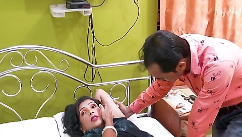 Doctor Ne Bhabi Ki Ilaj Karne K Bahane Chod Diya