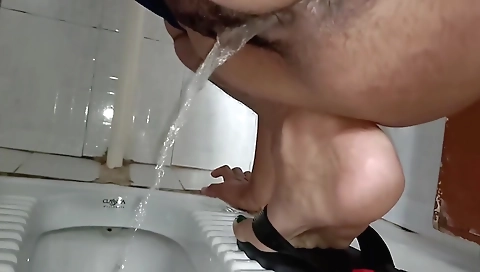 Indian School Girl Pee Viral Mms With 18 Years