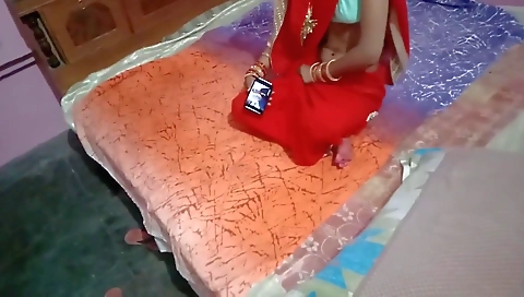 Devar Bhabhi In Porn Dekh Ke Bhabhi Se Control Nahi Huwa Chut Se Pesab Nikal Diya