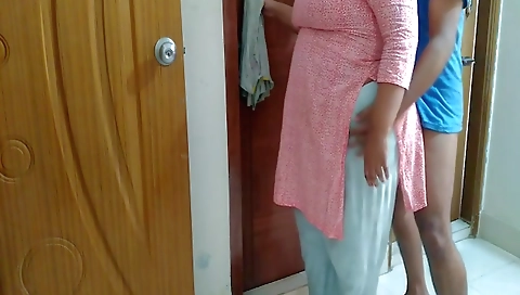 Dost Kee Badi Gand Vale Maan Ko Choda Jab Dost Ni Ghar Par Nahi Tha - Milf Big Ass Fucking & Cum With Huge Boobs
