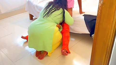 Jab Debor Ji Aleya Bhabhi Ko Kamre Jata Hai Tab Hot Bhabhi Uski Chudai Kiya - Bhabhi Fuck Devar During The Holidays In Resort