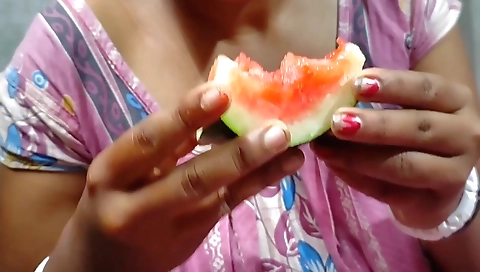 Water Mellon Housewife Watermelon Bali Bhabi!! Tormuj Khiye Boudi Ke Chud Lam