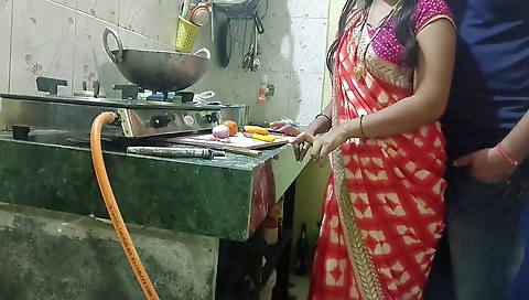 Kitchen Me Step Mom Or Step Daughter Ko Ne Ache Se Choda