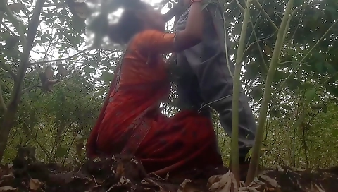 Khet Me Kam Karane Aai Bhabhi Ki Chudai