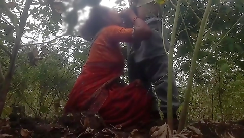 Khet Me Kam Karane Aai Bhabhi Ki Chudai