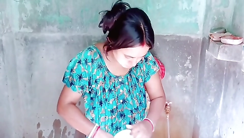 Desi Indian Bhabhi Gets Fucked By Ac Mechanic
