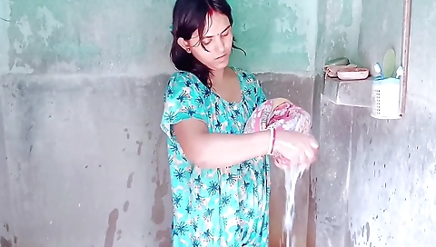 Desi Indian Bhabhi Gets Fucked By Ac Mechanic