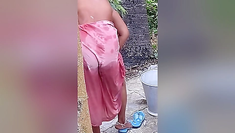 Sexy Bhabhi Bathing In Open Bathroom