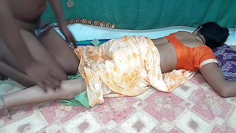 Bhabhi Ki Chudayi Takiya Laga Kar Meri Seema Bhabhi Ko Gand Ke Niche Takiya Laga Kar Chod Diya