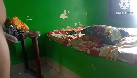 Josie Tucker And J Mac In Gets A Call From Her Gf, He Ignores It To Go To His Naked Roommate In The Bathtub