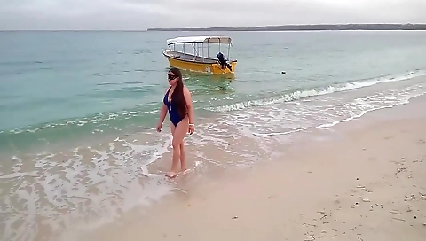 Latina Slut Wife Walking On The Beach Meets Safado And Has Sex With Him Without Condom 2