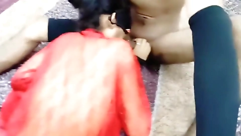 Aapka Lund Mere Husband Se Bahut Chota Hai Ko Gussa Aaya Or Apna Lund Or Khira Dono Ki Chut Me Ghusa Diye