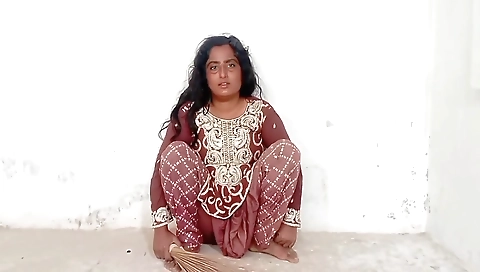 Desi Nokrani Ki Malik Ne Jbardasti Gand Phar Di