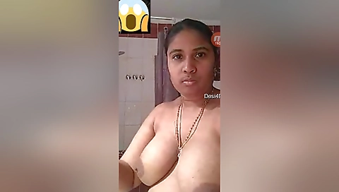 Today Exclusive- Mallu Bhabhi Showing Her Big Boobs