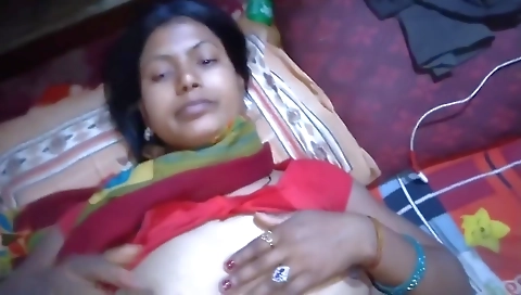 Gau Wali Bhabhi Ko Din Me Akela Me Muh Me Land Ghusa Diya Aur Bhabhi Ke Muh Me Pani Nikala