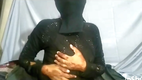 Lahori Islamic Girl Showing Her Beautiful Boobs